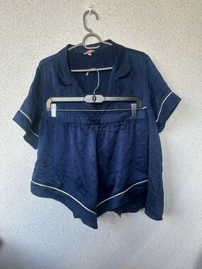 Eberjey Inez 100% Silk Pajama Set Navy Champagne Piping Size Medium